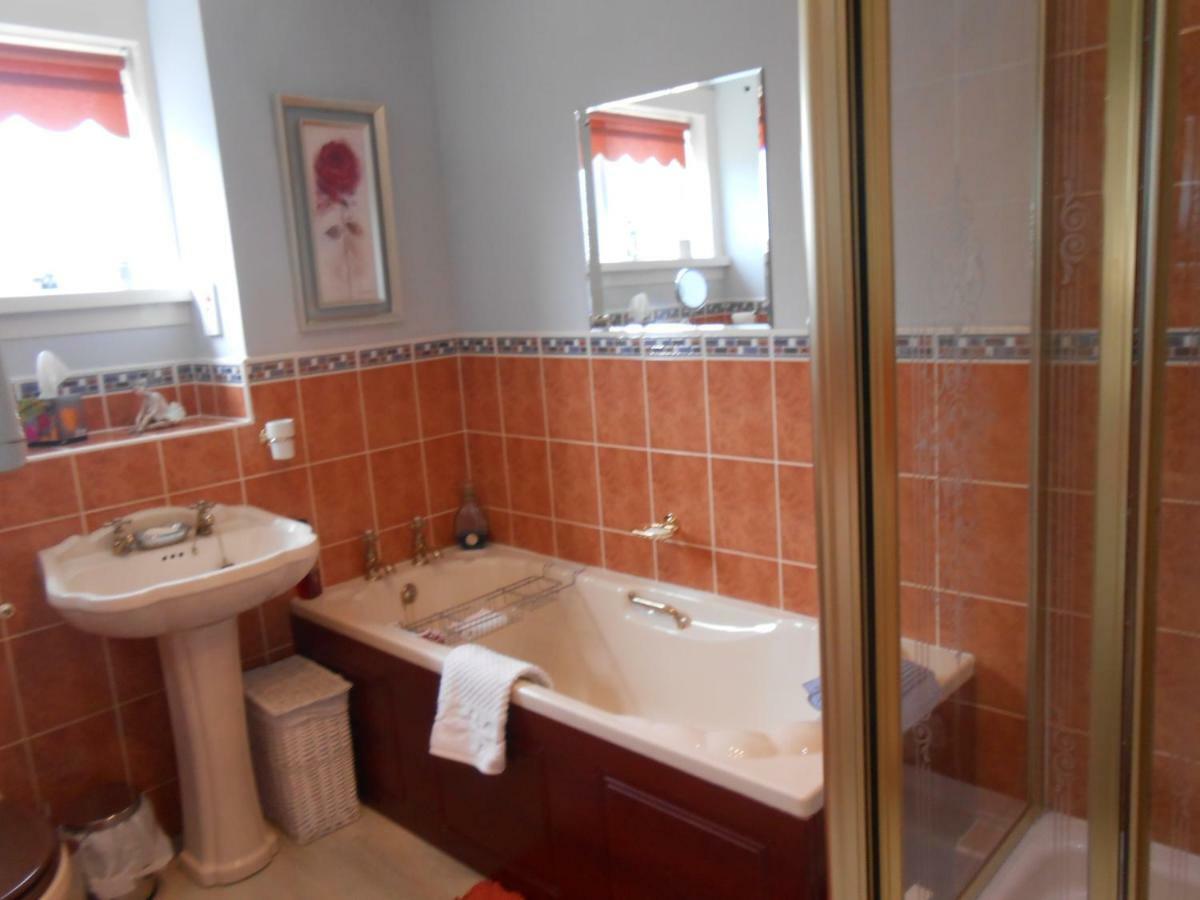 Rose Villa Bed And Breakfast Форфар Екстериор снимка