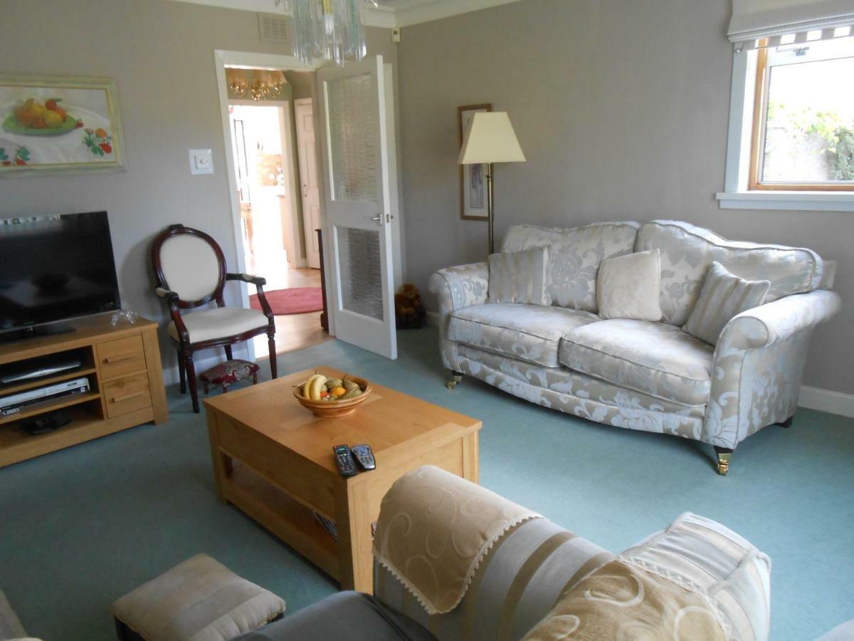 Rose Villa Bed And Breakfast Форфар Екстериор снимка