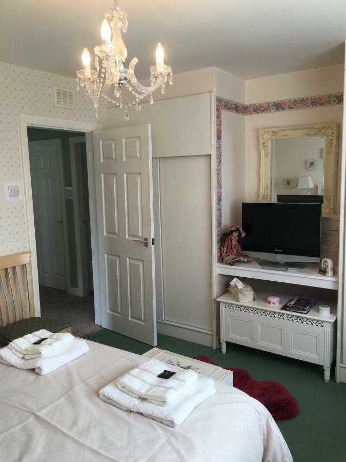 Rose Villa Bed And Breakfast Форфар Екстериор снимка