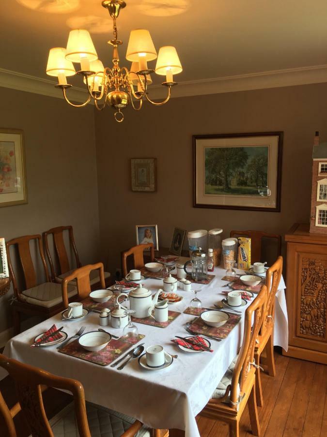 Rose Villa Bed And Breakfast Форфар Екстериор снимка