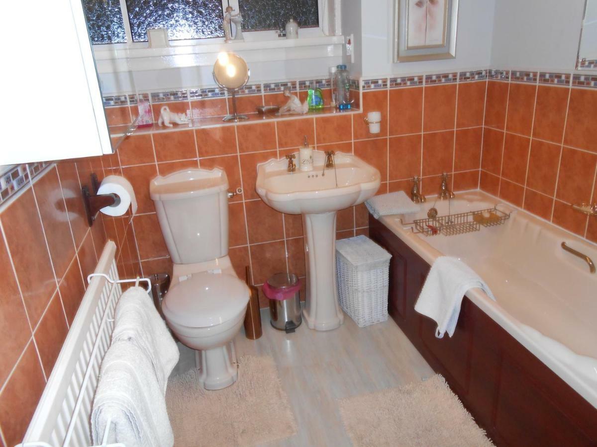 Rose Villa Bed And Breakfast Форфар Екстериор снимка