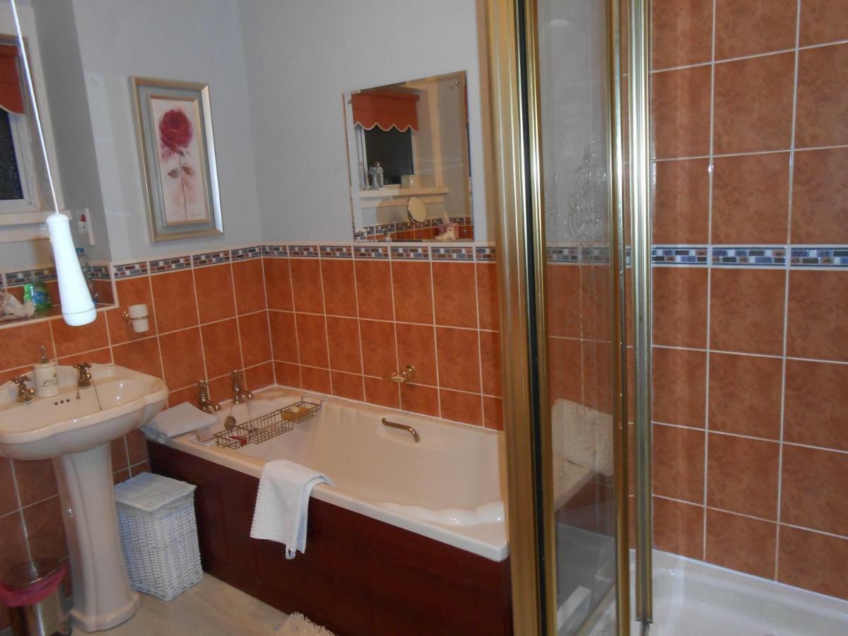 Rose Villa Bed And Breakfast Форфар Екстериор снимка