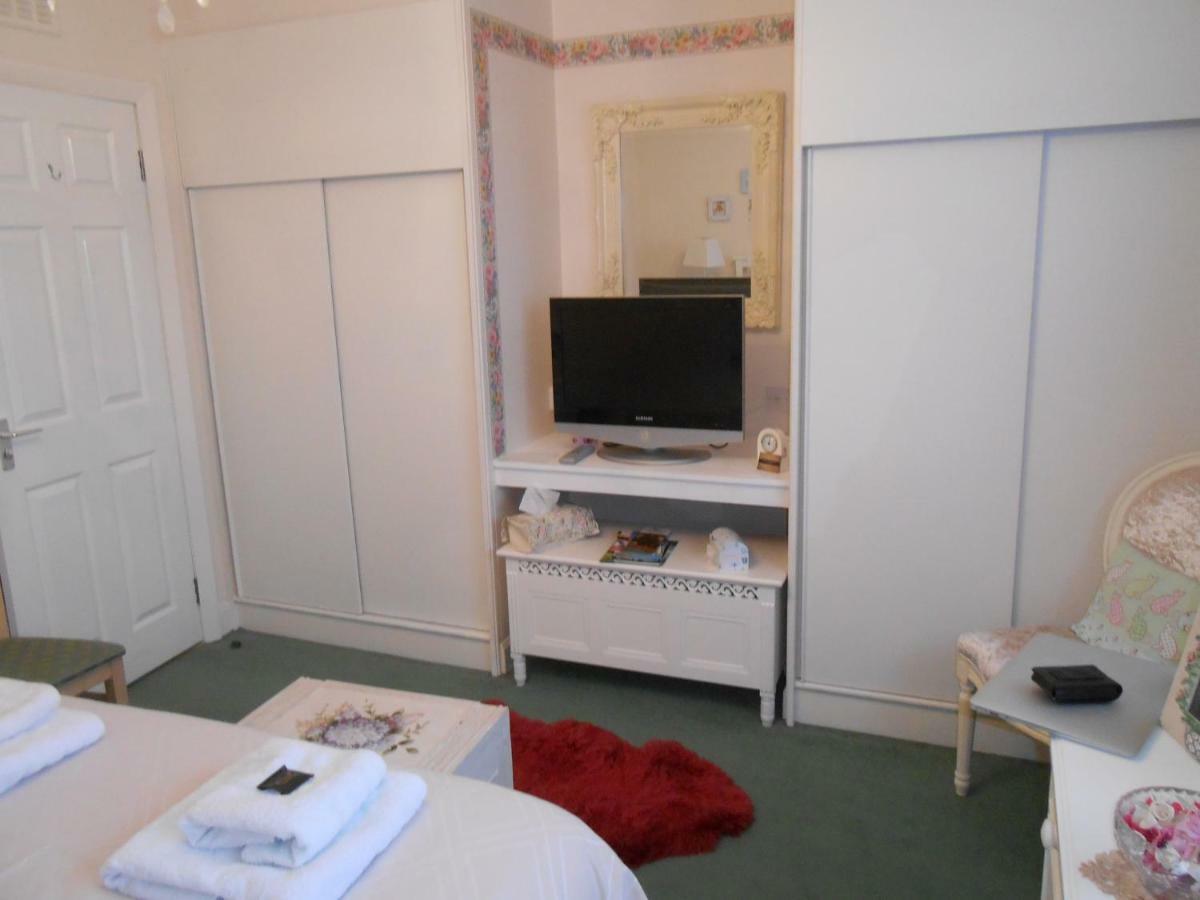Rose Villa Bed And Breakfast Форфар Екстериор снимка
